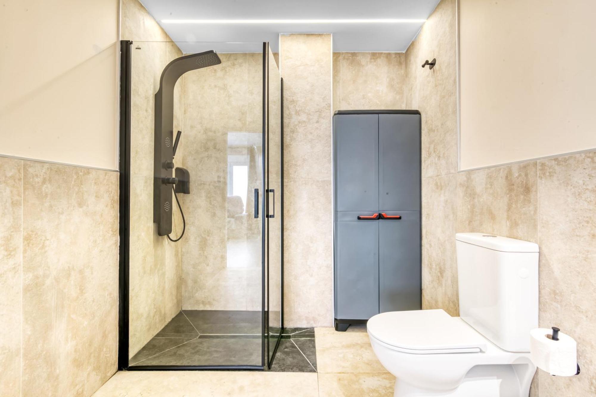 City Scape Suites Valencia Exterior photo
